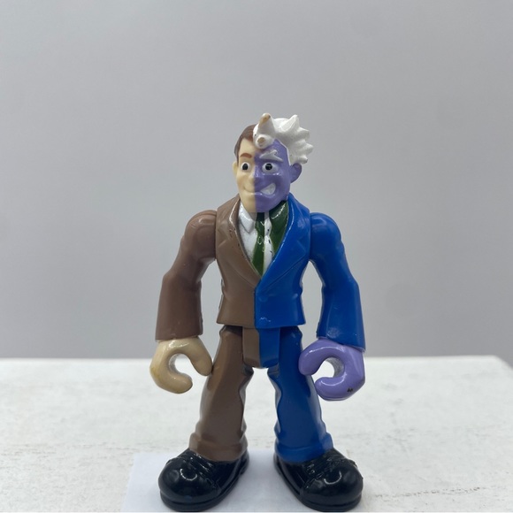 Fisher Price Imaginext Two Face DC Super Friends Villain Figure Harvey Dent - Picture 2 of 7